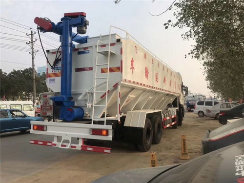 散裝飼料車 15噸級(jí)高效飼料運(yùn)輸解決方案